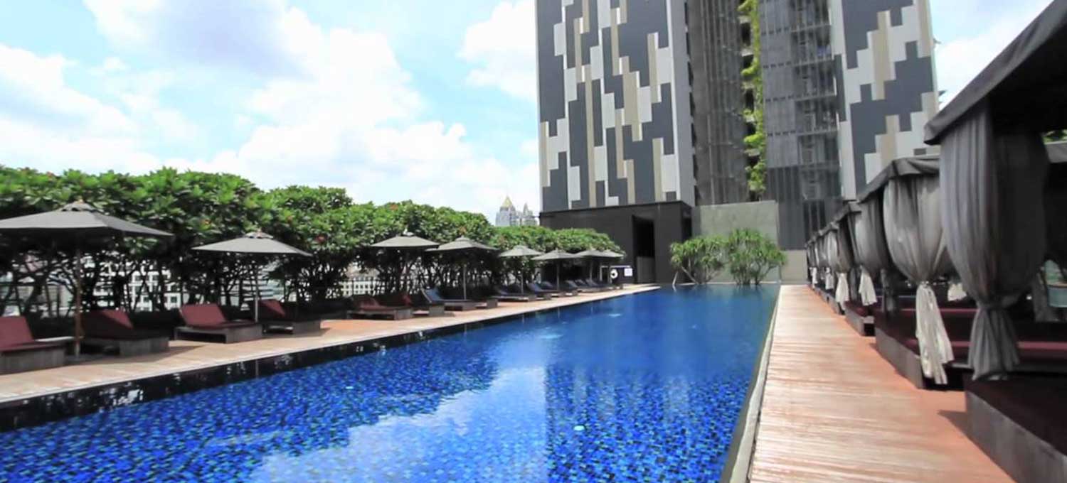 The-Met-Bangkok-Sathorn-swimming-pool